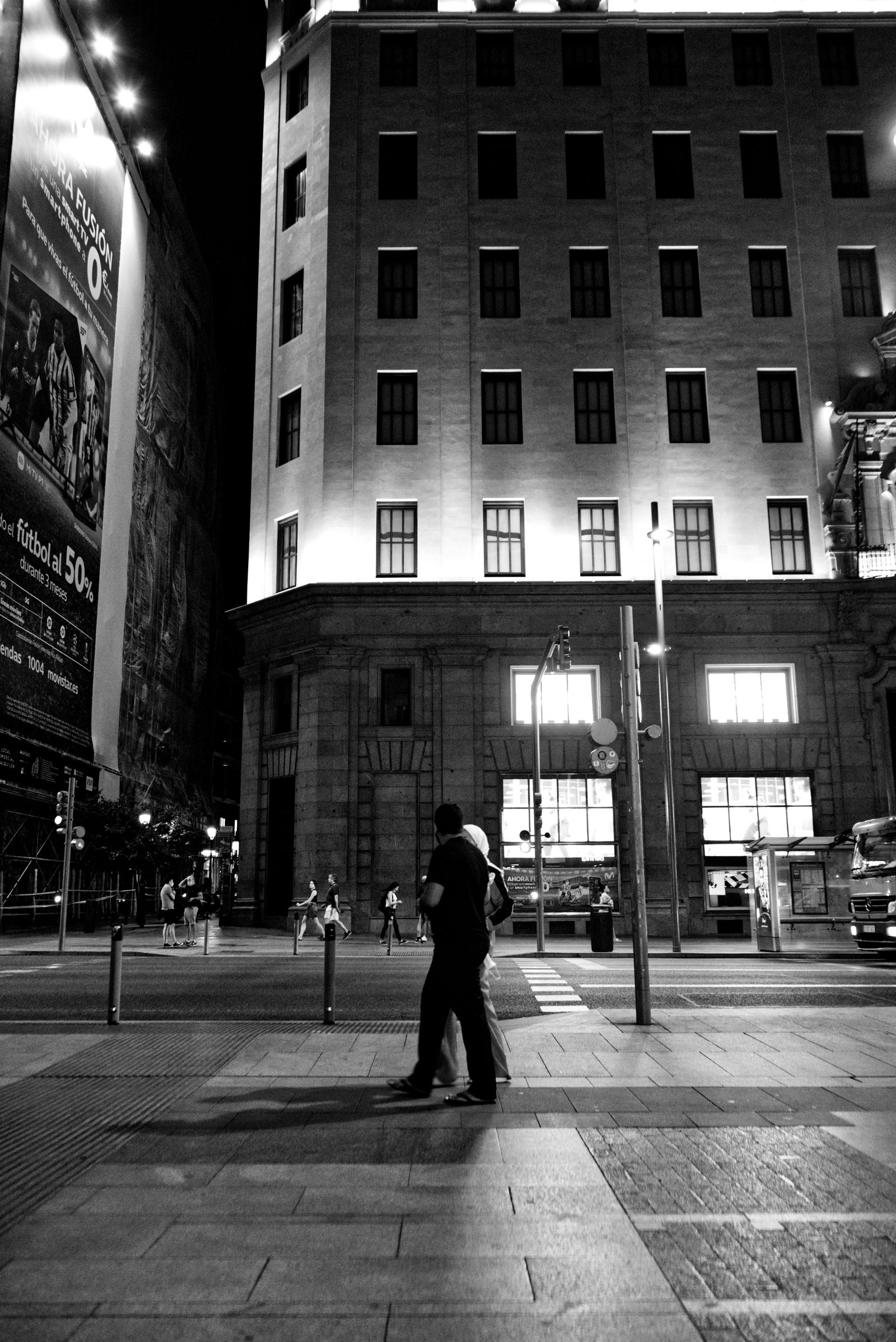 A quiet Madrid alley at night